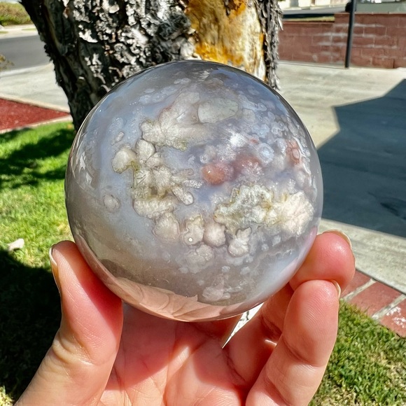 Super Quartzy Blue Flower Agate Sphere With Big Bouquet of Flower - Picture 8 of 8